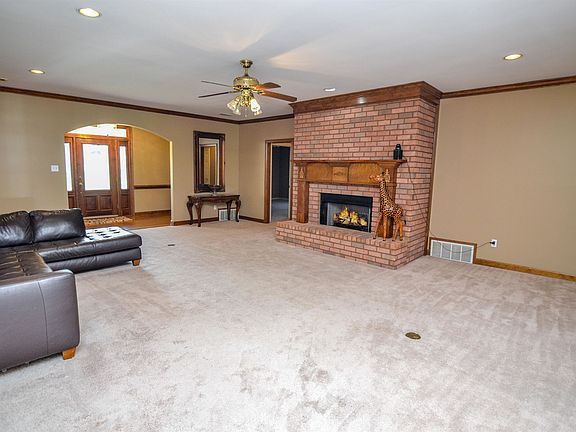 4th image of 11500 Metz Pl