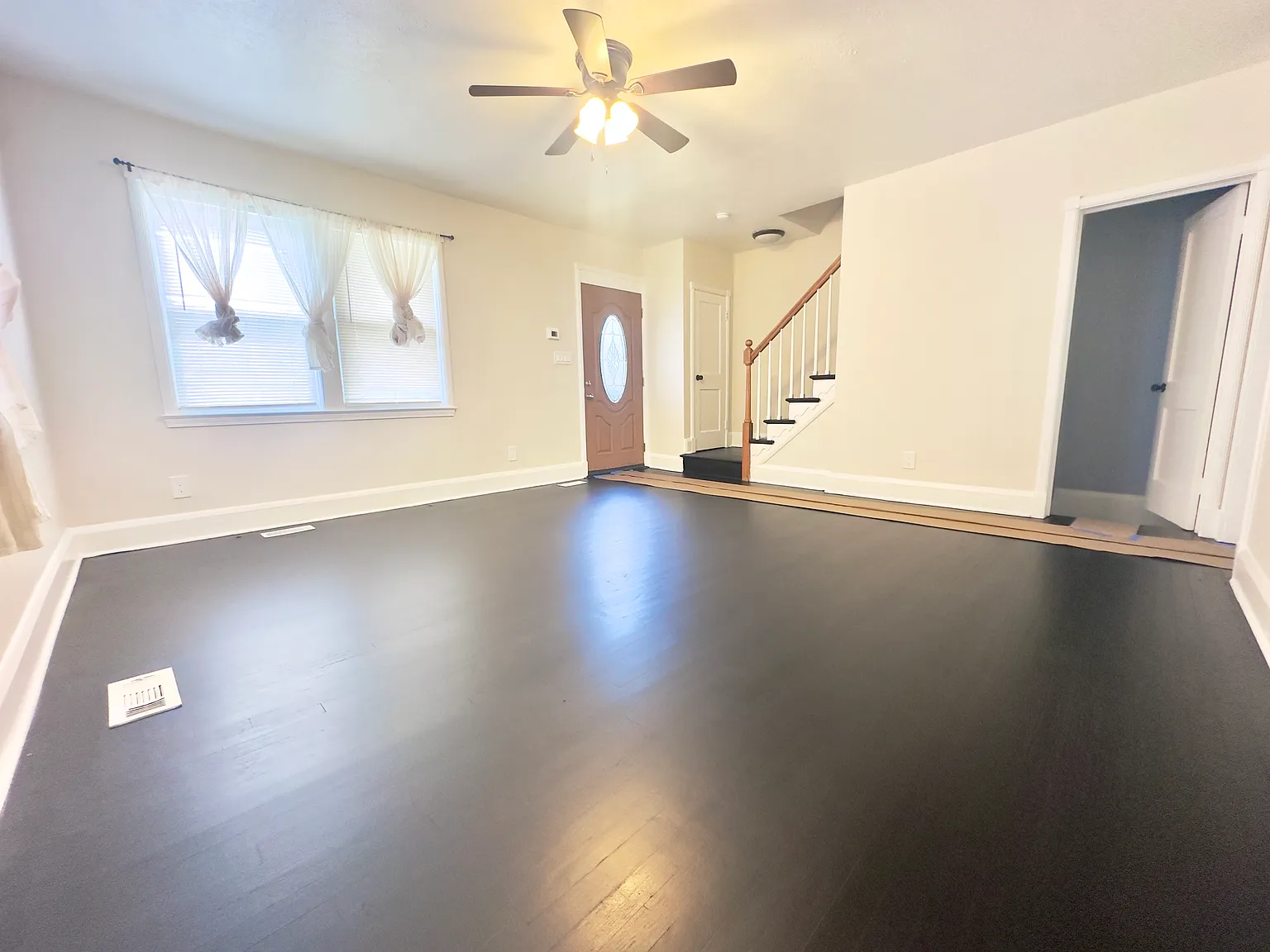 3 bed, 1240 sqft, $2,200 — Photo 2