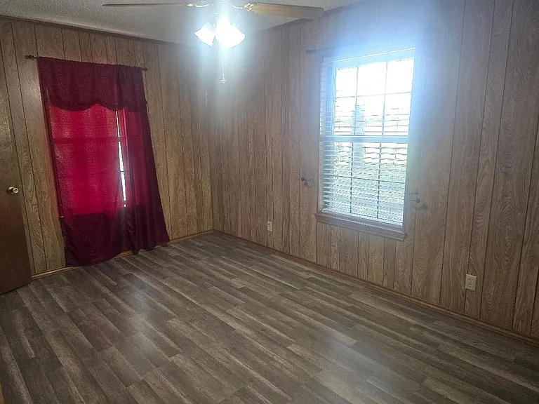 1483 S Waco St — Photo 10