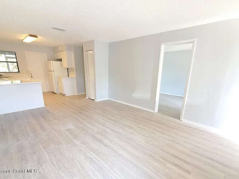 499 Thor Ave SE #3 — Photo 2