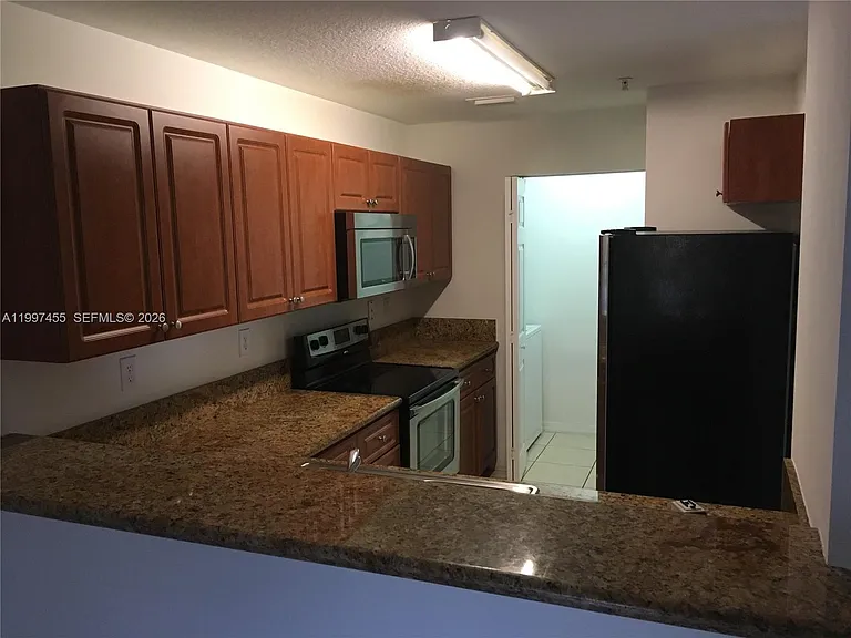 962 SW 143rd Ave #2207 — Photo 4