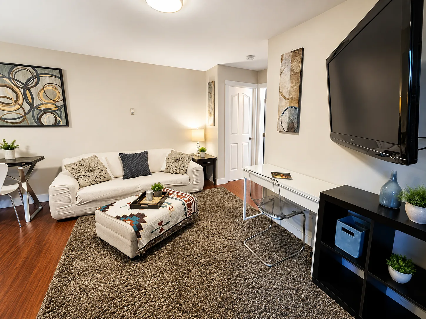 1 bed, 700 sqft, $1,600 — Photo 2