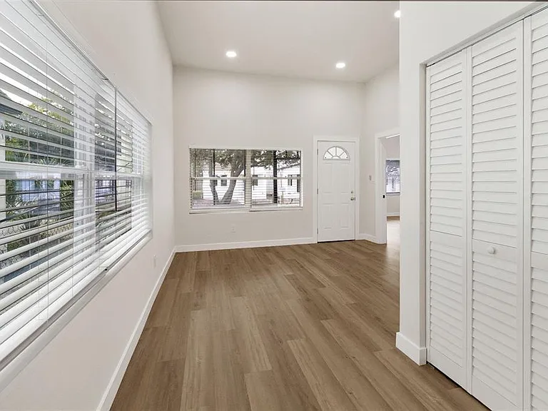 2329 W Beach St — Photo 11