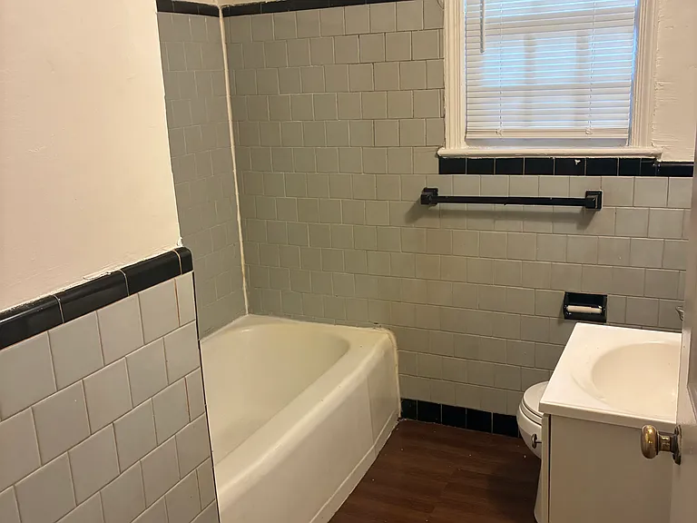 8514 Glenview Ave #5 — Photo 7
