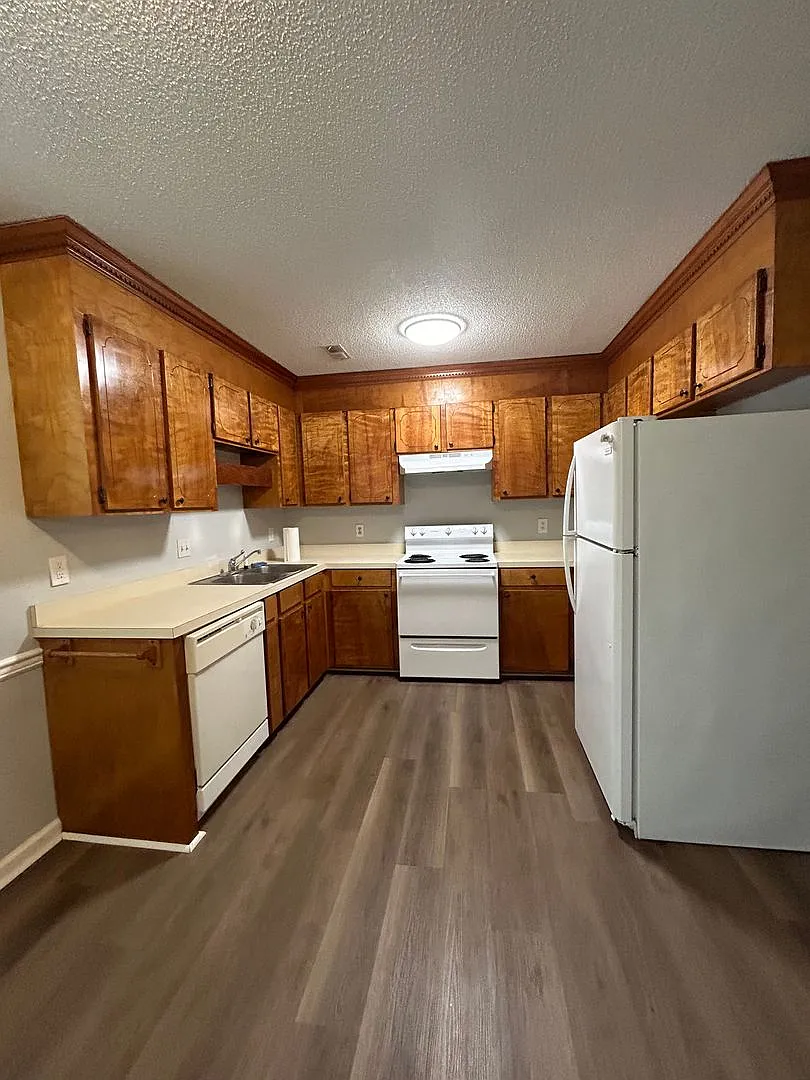 Spacious Townhouse Located In The Heart Of Irmo — Photo 4