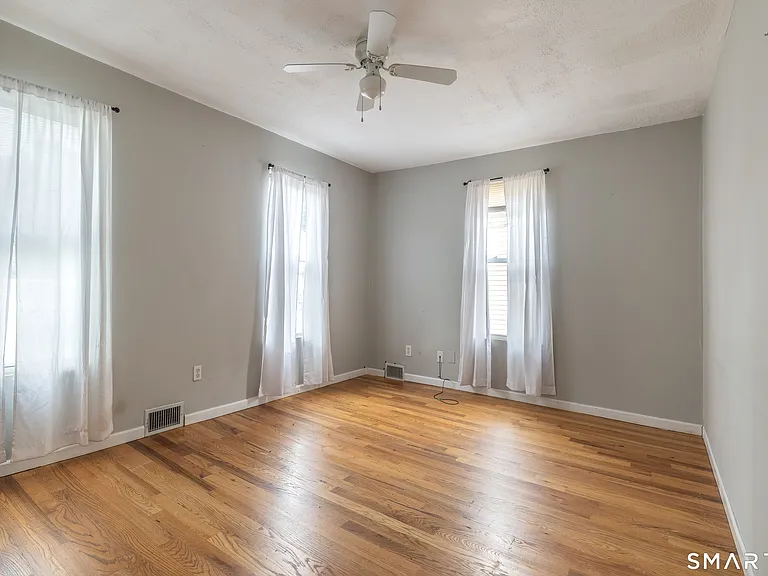 727 Brewster St #2 — Photo 7