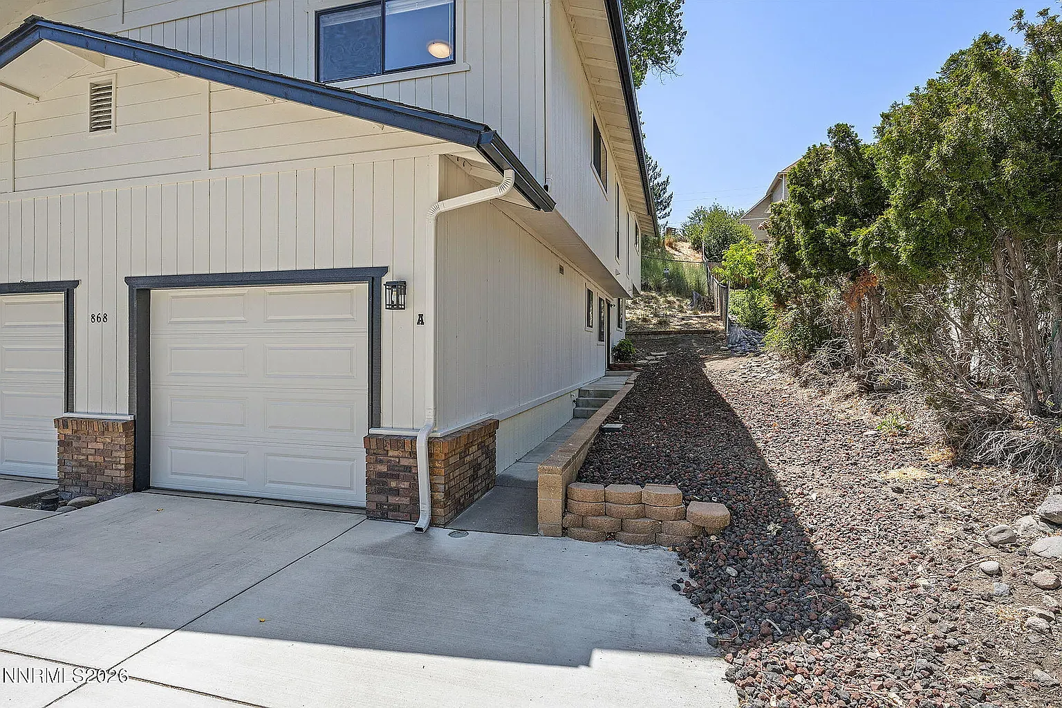3 bed, 2.5 bath, 1235 sqft, $2,100 — Photo 2