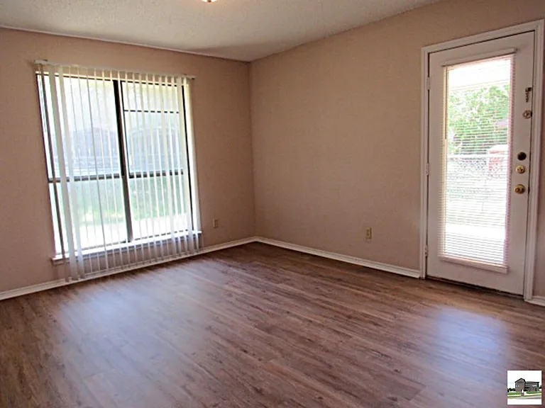 1706 Wickfield Way — Photo 10