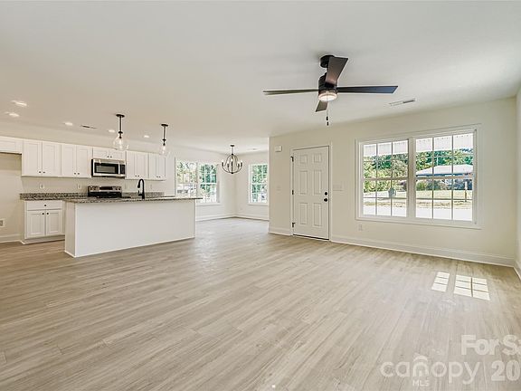 4th image of 1139 Oconee Ave