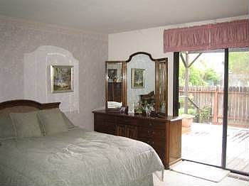 5th image of 441 Sherry Dr