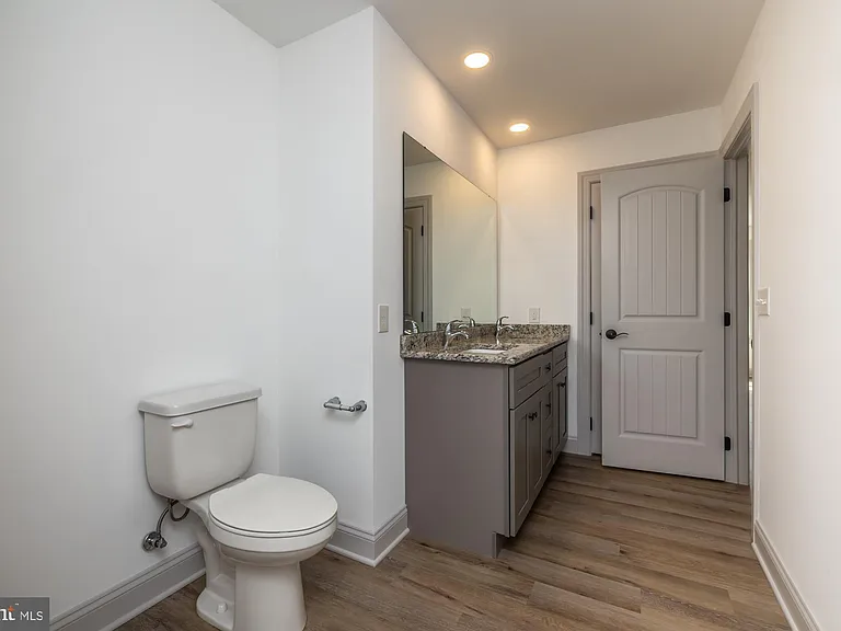411 James St — Photo 48
