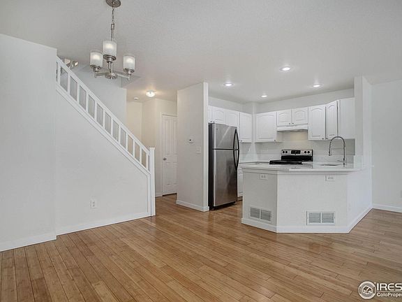 3rd image of 3648 Oakwood Dr