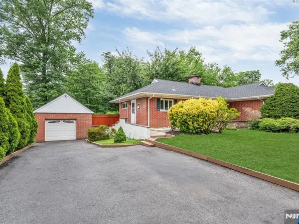 574 Chestnut St, Township Of Washington, NJ 07676