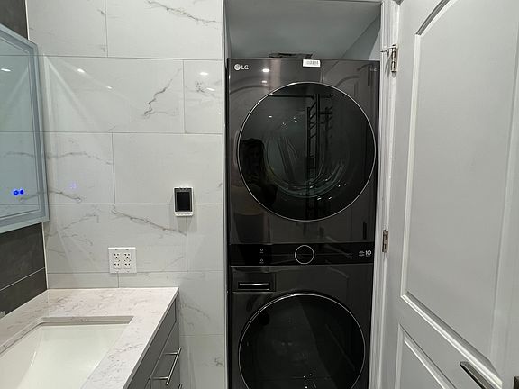 5th image of 1243 Brown St APT 3C