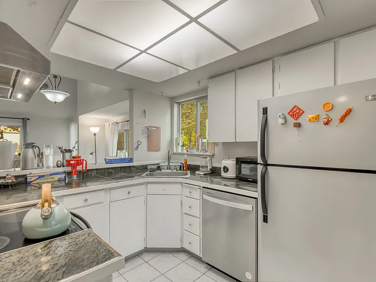 10047 SW Trapper Ter — Photo 8