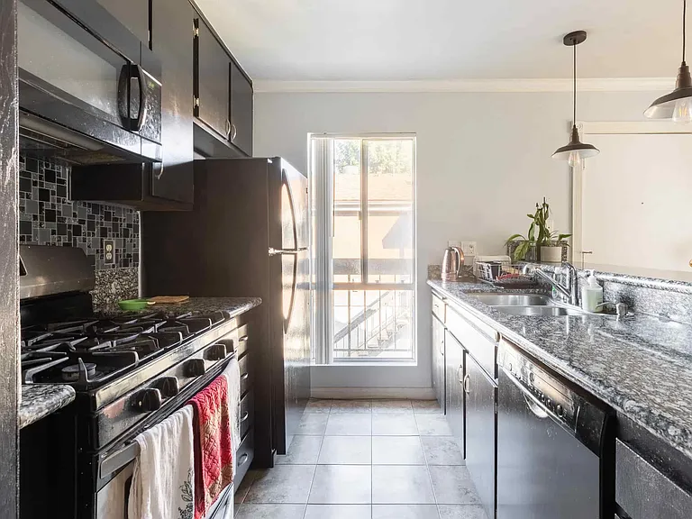 2841 S Fairview St #4 — Photo 11