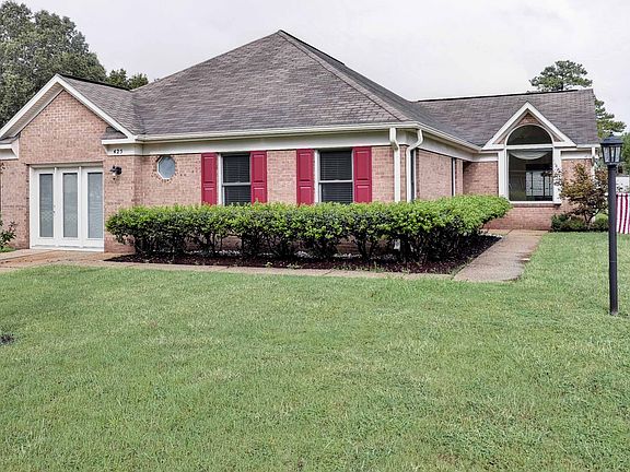 2nd image of 425 Truxtun Ct