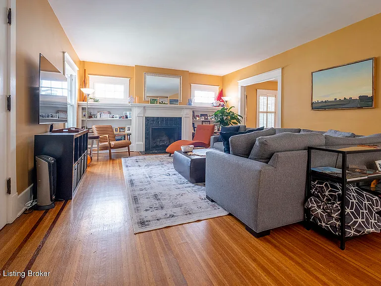 2424 Longest Ave — Photo 7