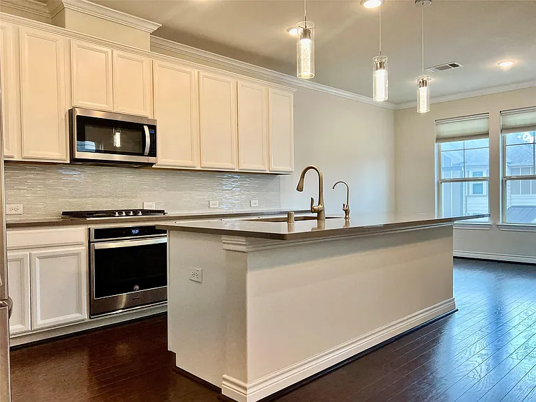 10916 Cannes Memorial Dr — Photo 7