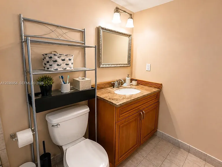 1000 Parkview Dr #505 — Photo 12