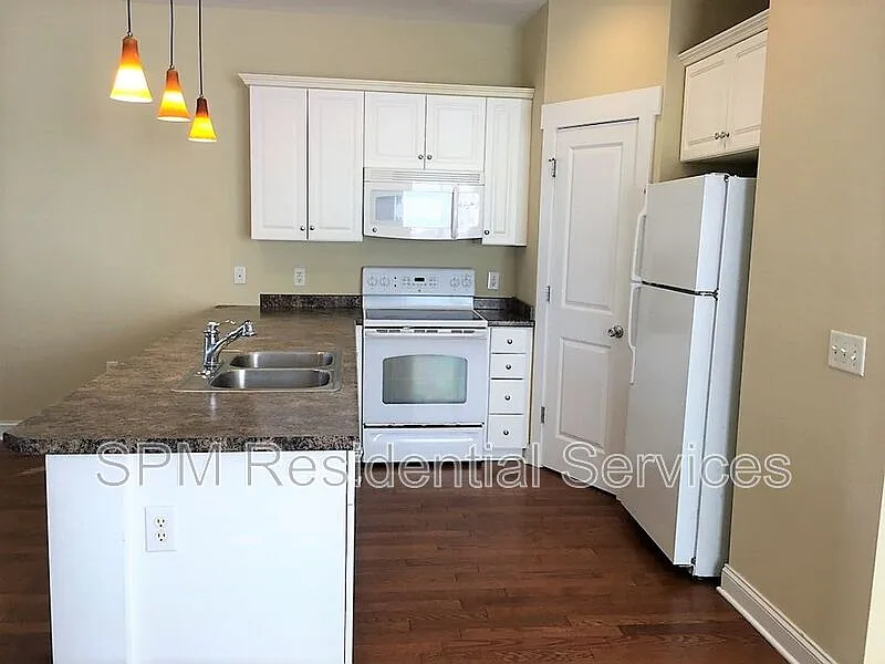 3 bed, 2.0 bath, 1240 sqft, $1,500 — Photo 3