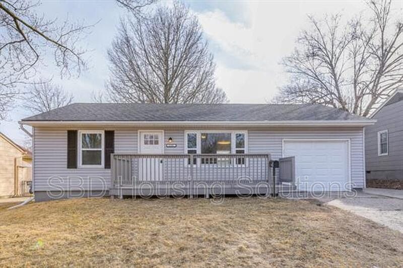 1st image of 1107 E Waldo Dr