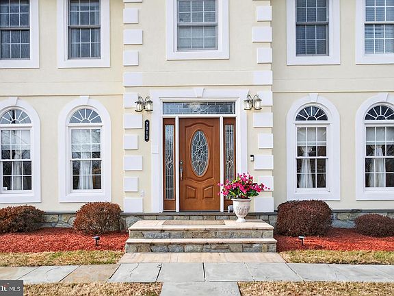 4th image of 2013 Sullivan Ln