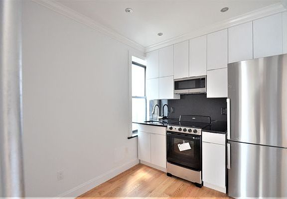 3rd image of 3694 Broadway APT 3D