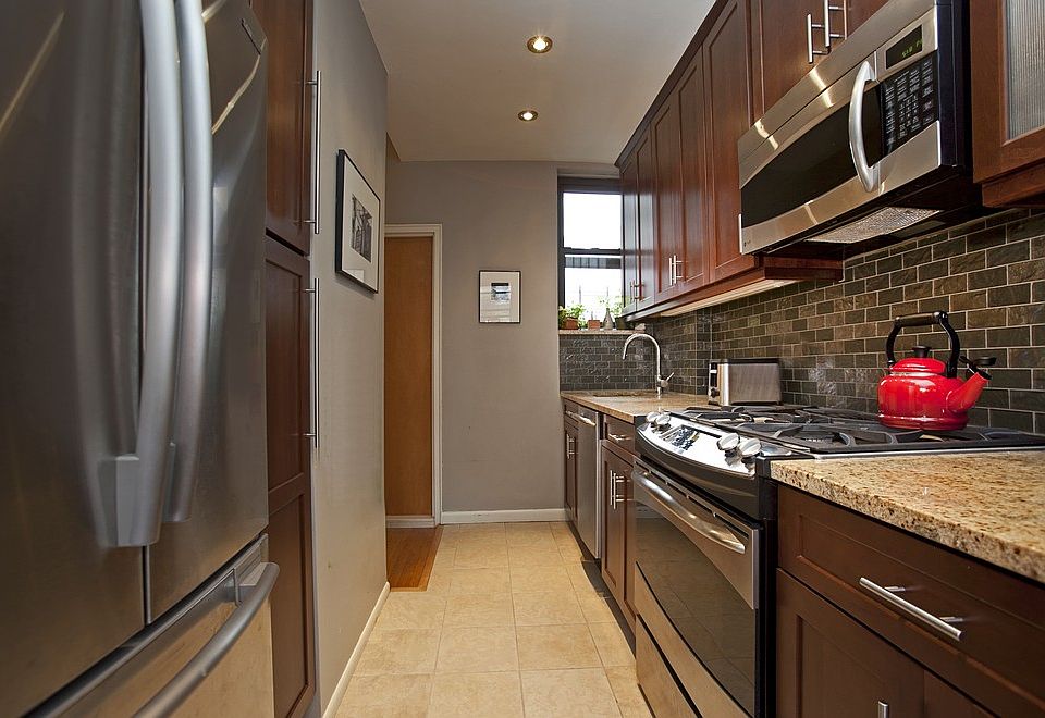 2nd image of 288 W 92nd St APT 6B