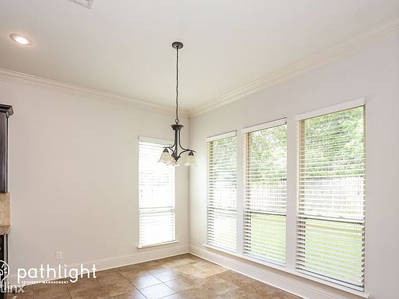 4th image of 18505 Old Maplewood Dr