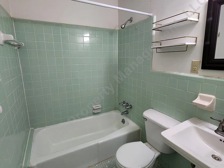 2320 Gadsden St #7 — Photo 11