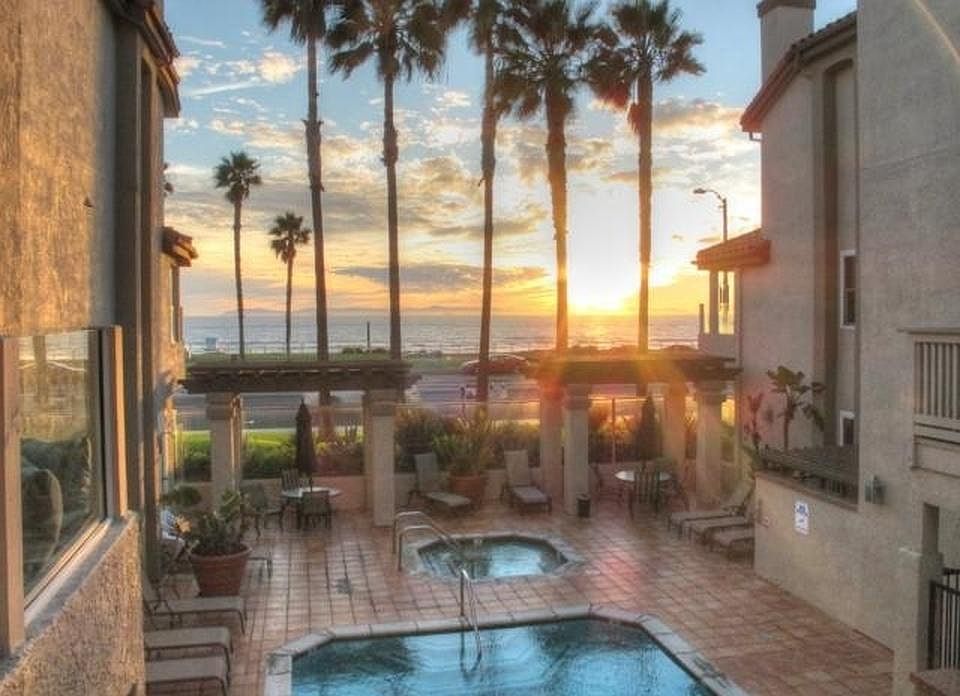 Enjoy the sunsets and relax in this sparkling jacuzzi open year-round after a dip in the swimming pool