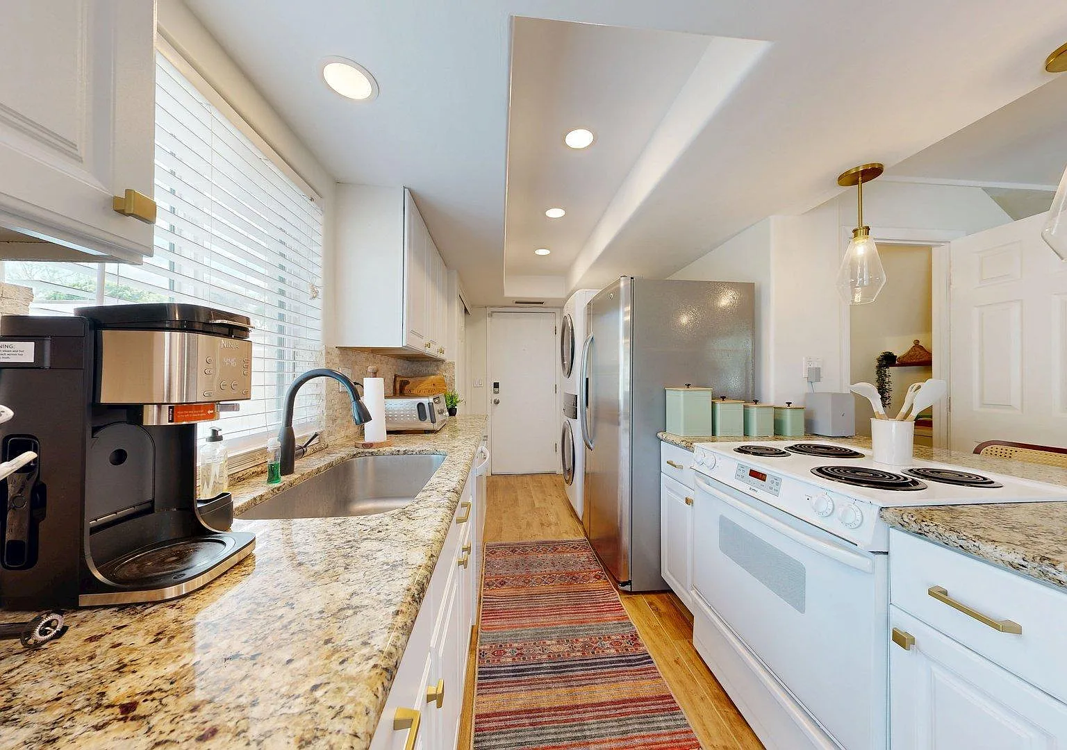 2 bed, 1.5 bath, 1060 sqft, $2,300 — Photo 1