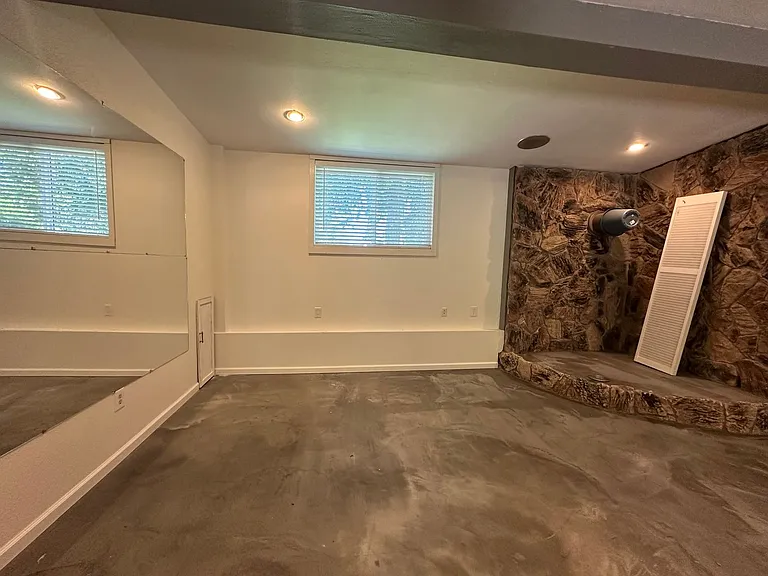 1479 Greenville Dr — Photo 38