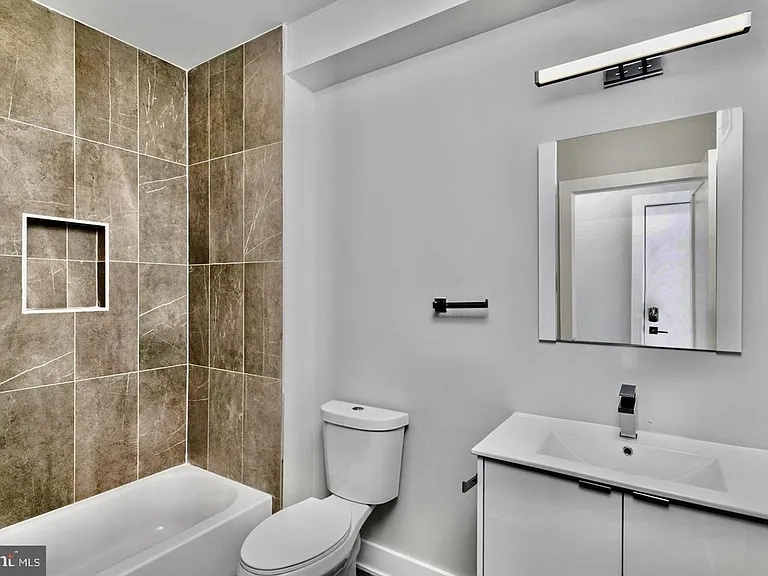 Brand New Luxury Apartments — Photo 26