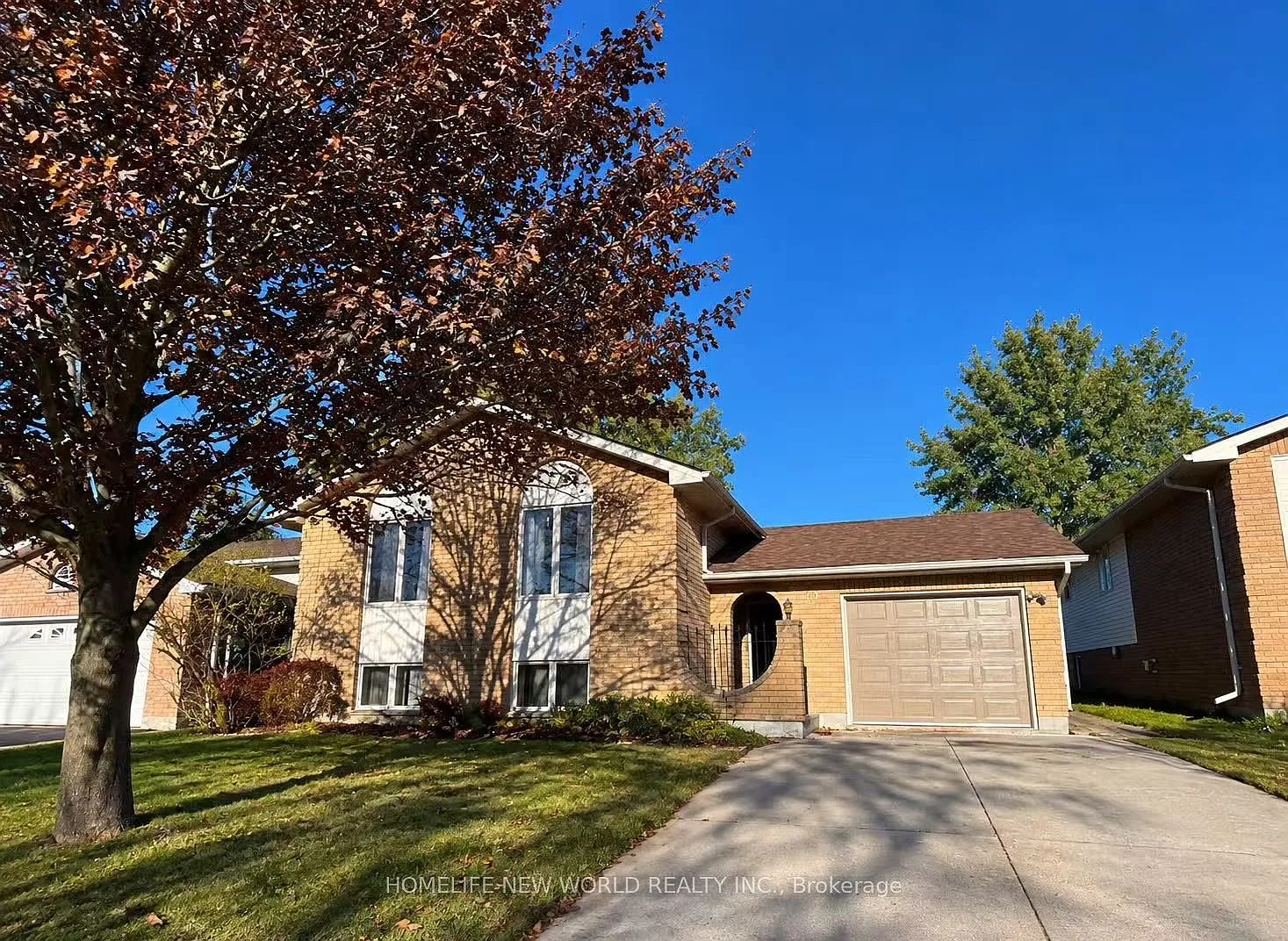 4 bed, $2,900 — Photo 1