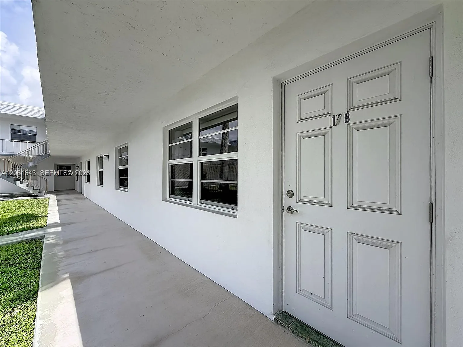 Iii Delwood West Condo — Photo 4