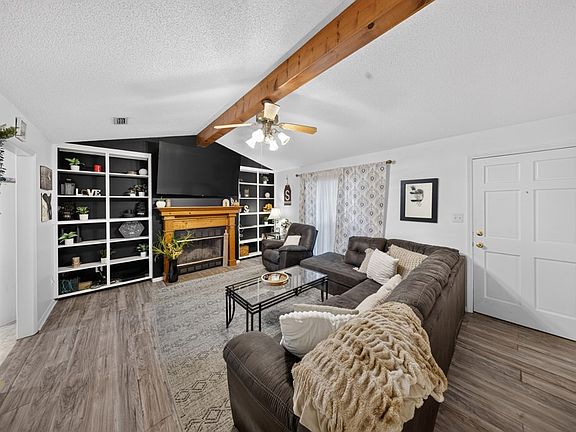 4th image of 3904 Foxridge Dr