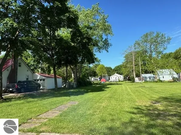 111 Grove Ave, Alma, MI 48801