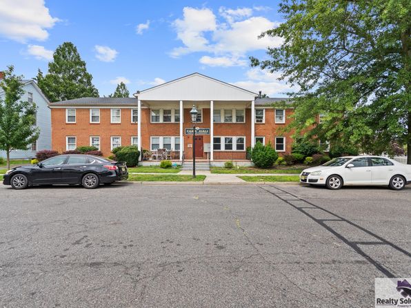 53 Egbert St #3