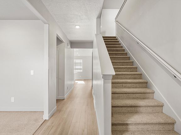 SLC_Pine_ 4241_Hallway_B_113-High-Cheddar-Tooele-UT.jpg