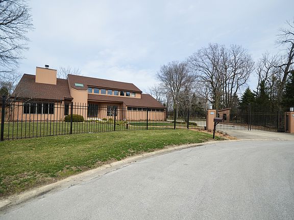 3rd image of 24420 W Woodridge Way