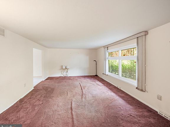 5th image of 308 Brookline Ave