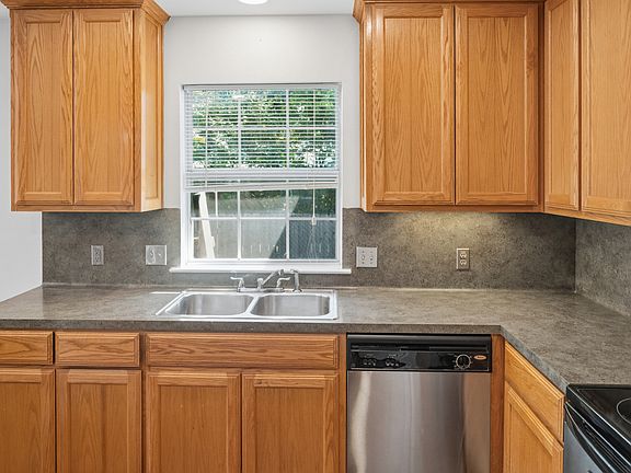 5th image of 209 Ash St #C