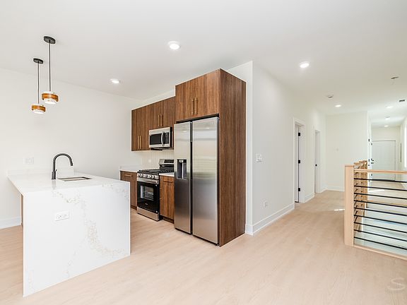 5th image of 2917 W Arthington St