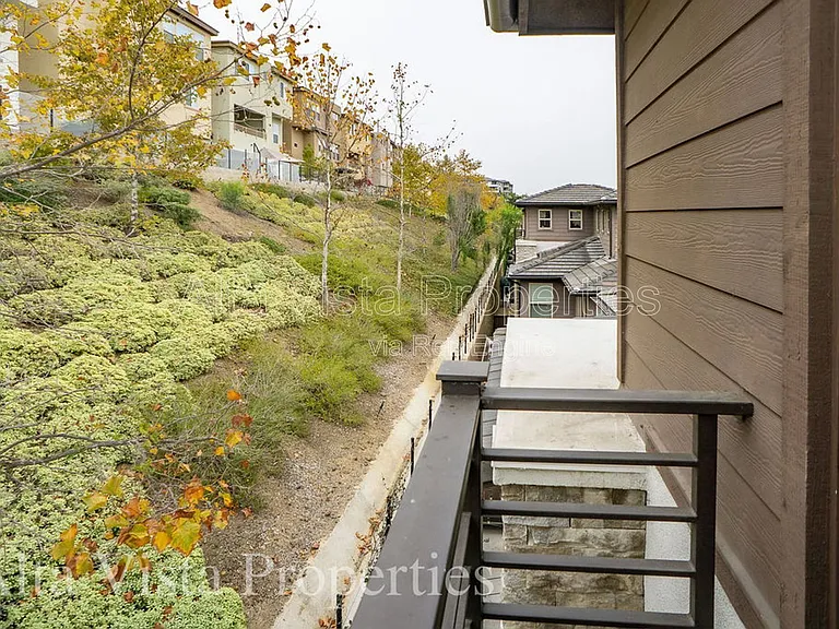 2549 Aperture Cir — Photo 34