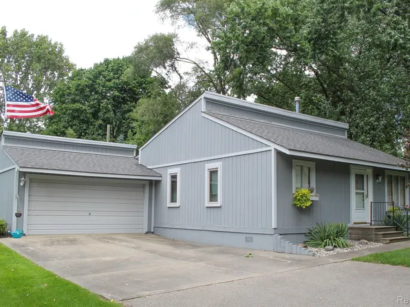 5470 Vincent Ave, Waterford, MI 48327