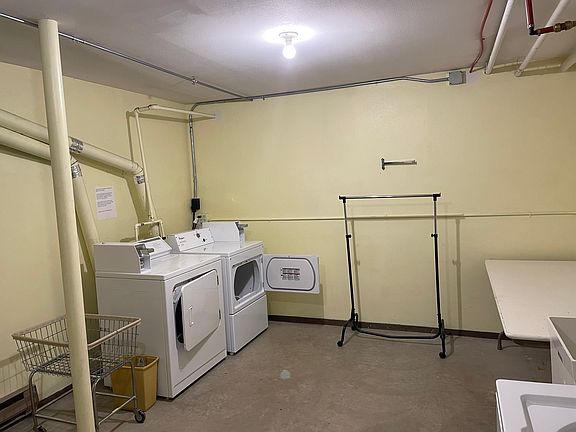 3rd image of 1320-1322 W Meadows Dr #17491942
