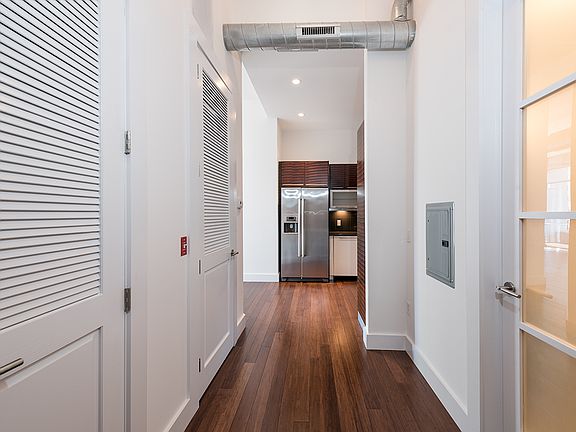 2nd image of 650 Montgomery St #404