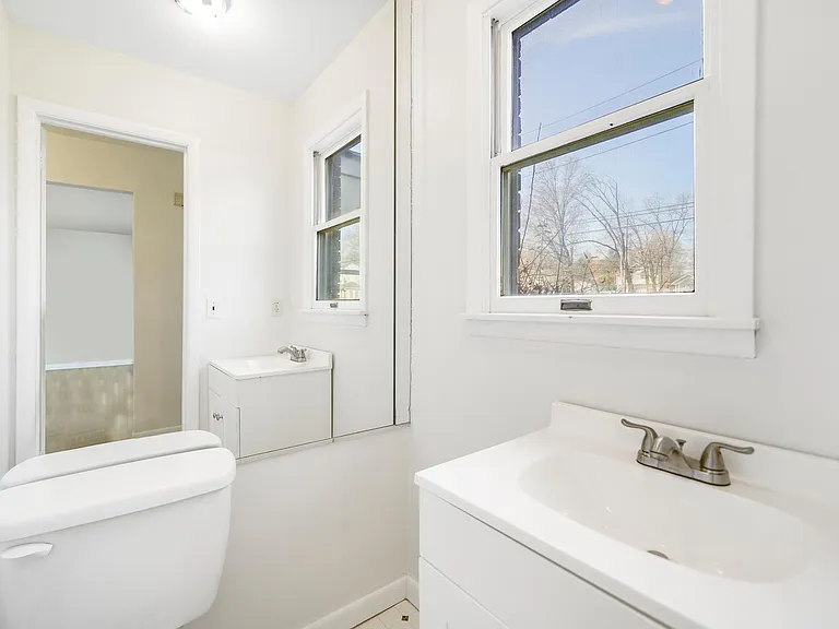 19 Grand Ave — Photo 5